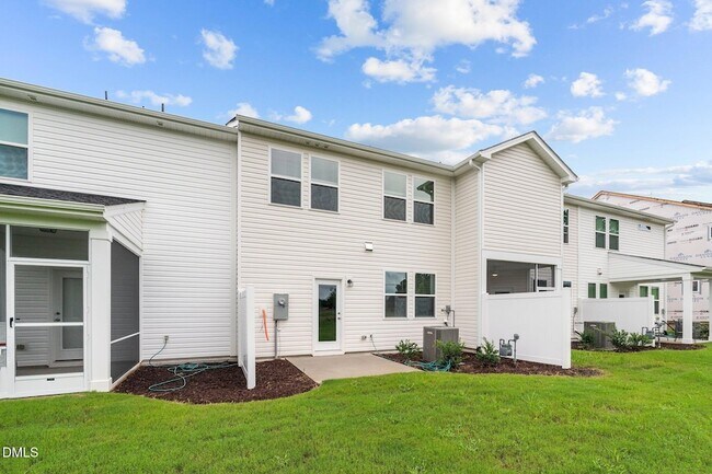 Building Photo - 45 Village Edge Dr