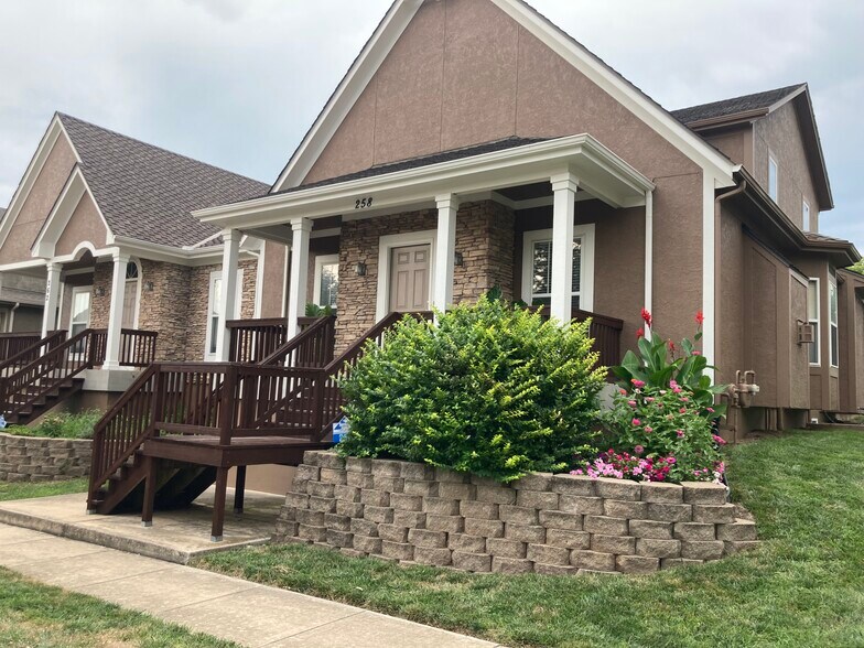 Front - 258 N Ferrel St