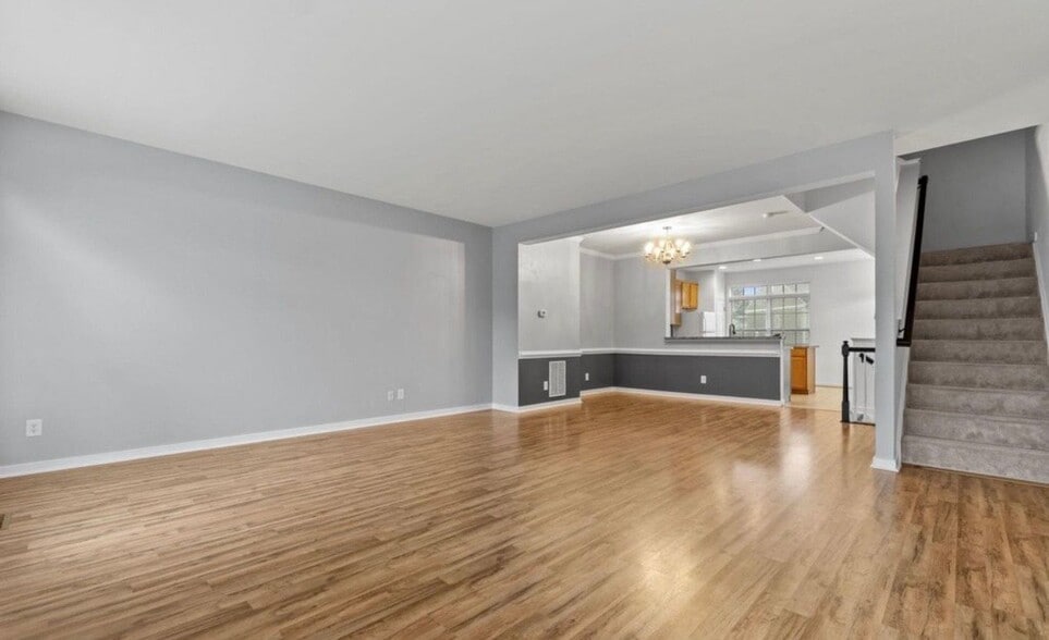 Building Photo - 205 Monroe Point Dr