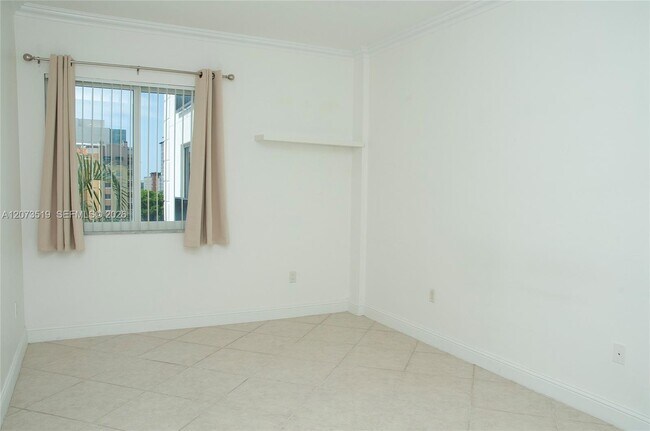 Building Photo - 10 Aragon Ave