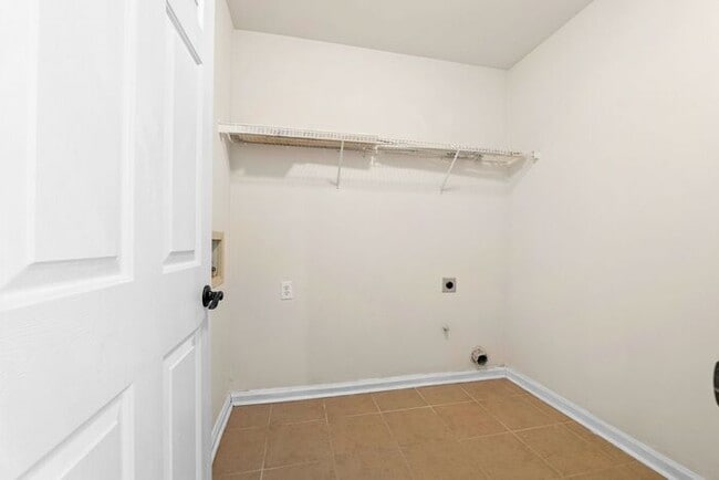 Building Photo - 3485 Maple Terrace Dr