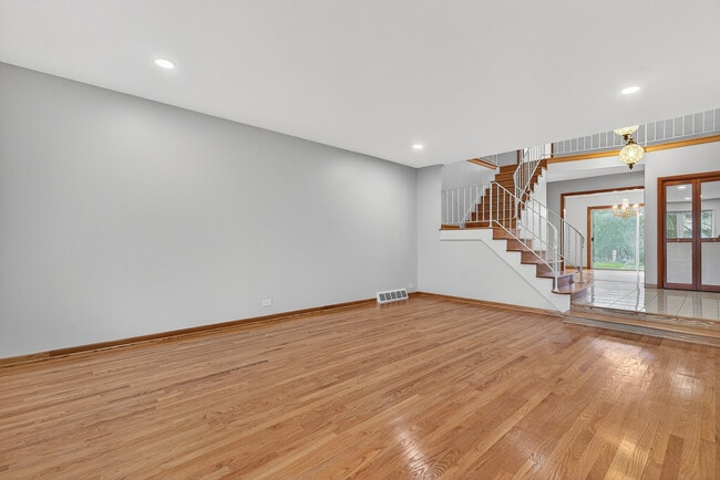 Building Photo - 7245 N Kostner Ave