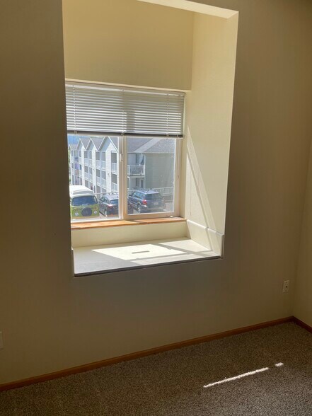 Building Photo - 303 Elwood Ct