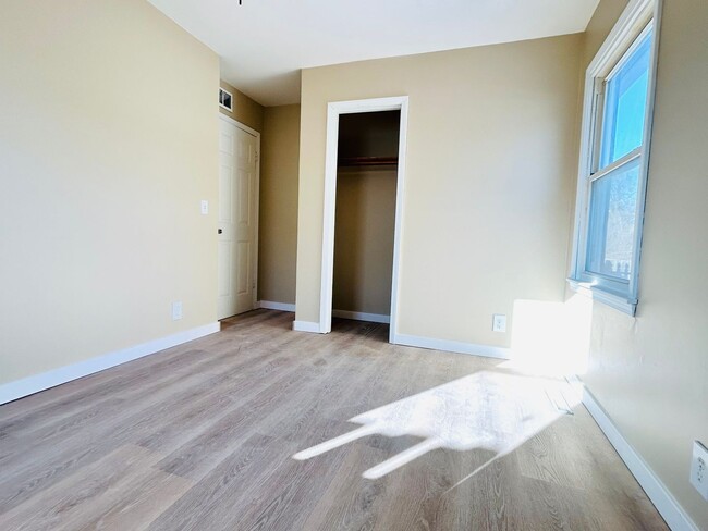 Building Photo - Cute Home, Close to Fort Riley