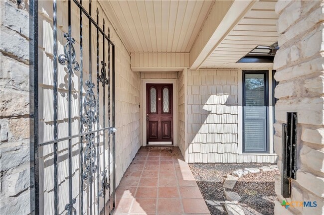 Building Photo - 513 Red River Rd