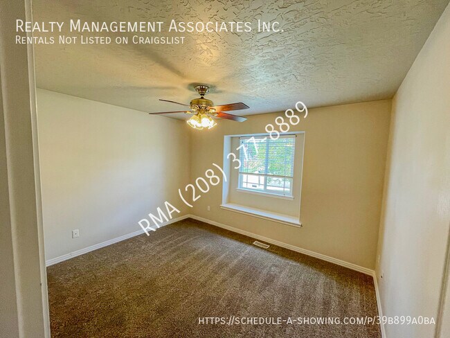 Building Photo - 611 W Calderwood St