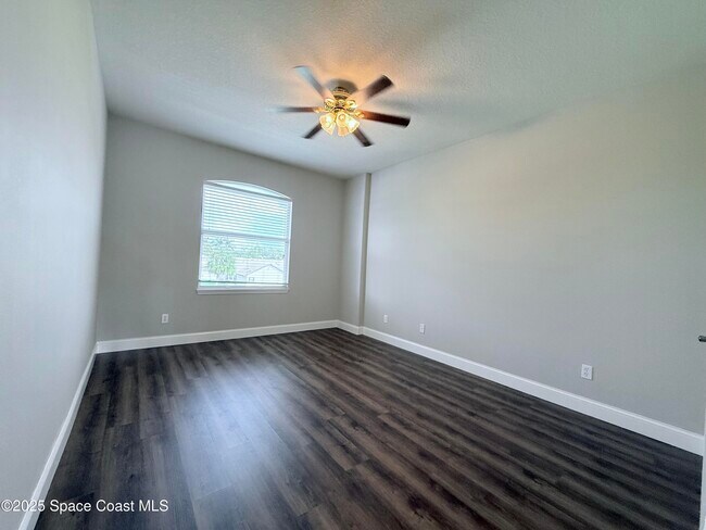 Building Photo - 3900 Playa Del Sol Dr