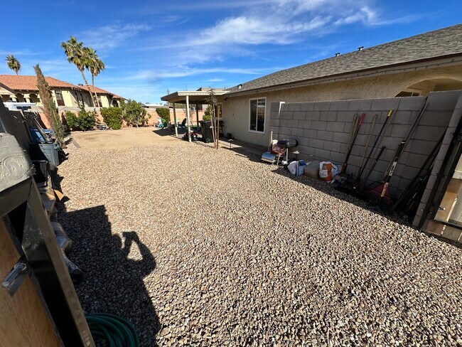 Building Photo - 654 W Gable Ave