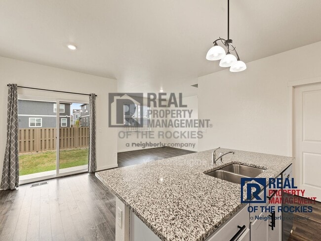 Building Photo - 920 London Wy