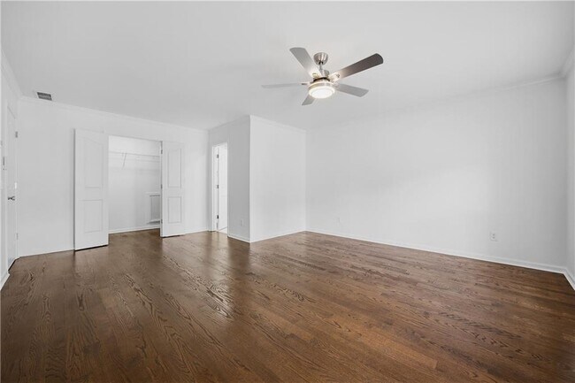 Building Photo - 6410 Westchester Pl