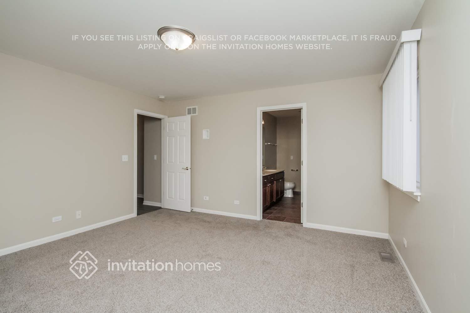 Building Photo - 1941 Royal Ln