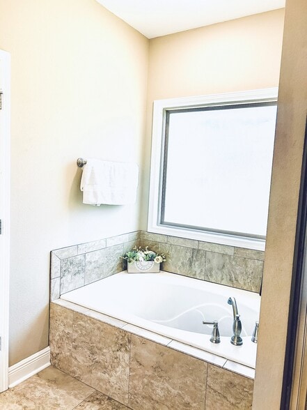 Building Photo - 976 Black Walnut Trail