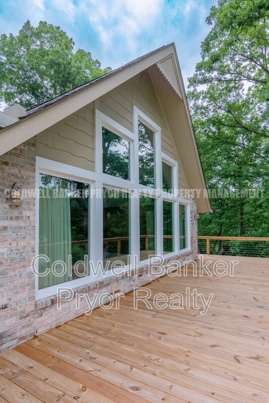 Building Photo - 165 Lakeshore Ct
