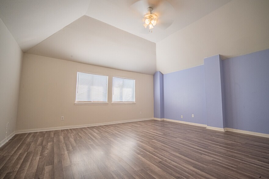 Building Photo - 4522 Oak Shores Dr