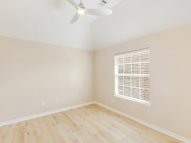 Building Photo - 1622 Stratford Dr