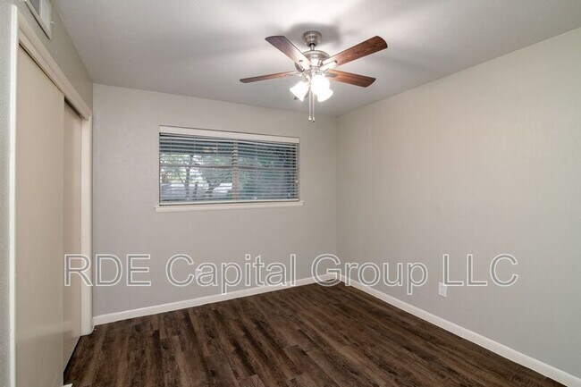 Building Photo - 4609 Biscayne Dr