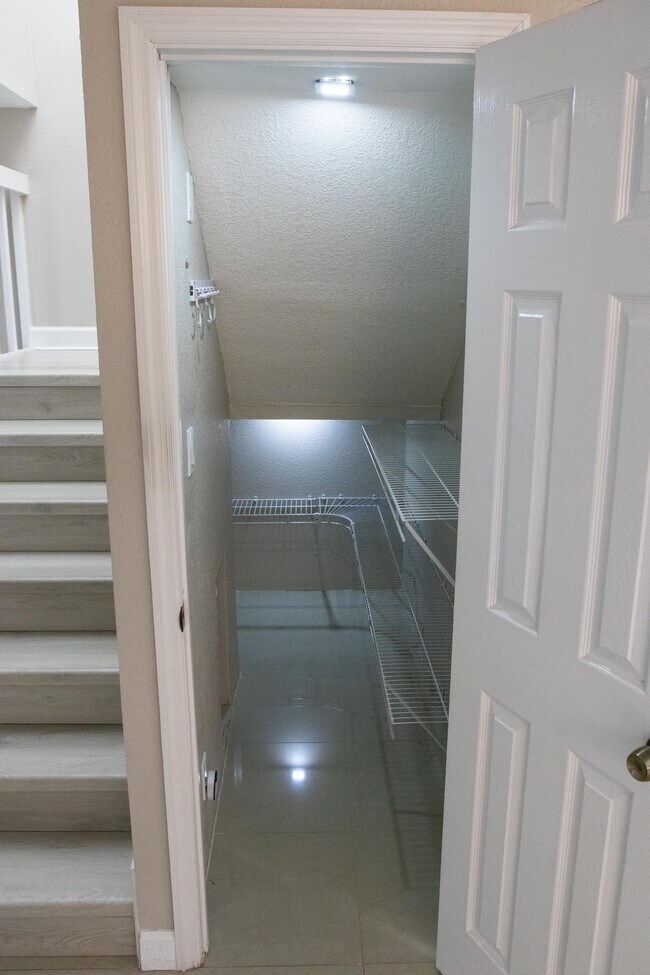 Building Photo - 70 Lake Arbor Dr