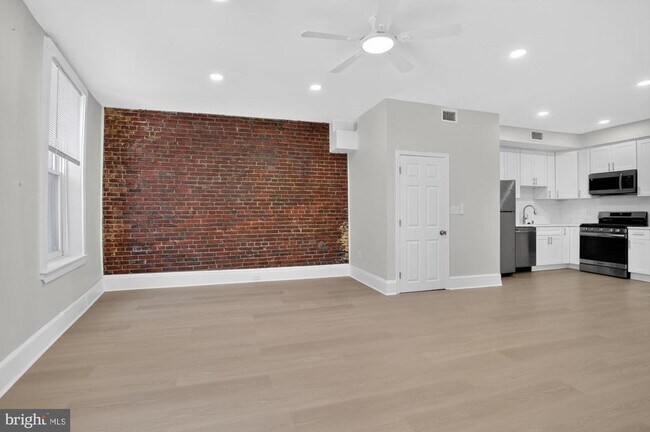 Building Photo - 630 N 2nd St