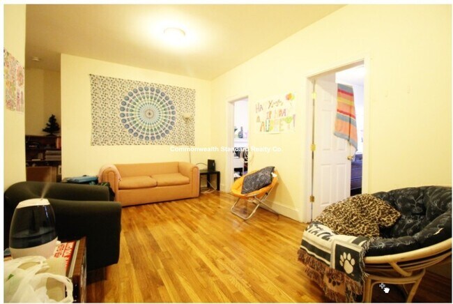 Building Photo - 62 Egmont St