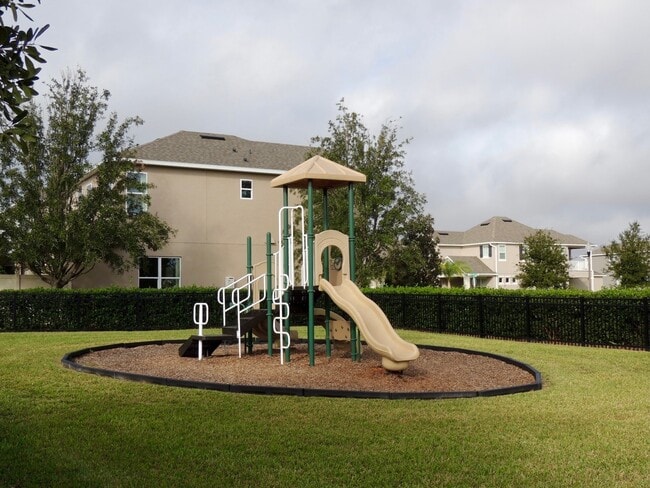 Building Photo - Move in ready! Newer home in great location.