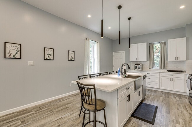 Building Photo - 5321 Wakefield St