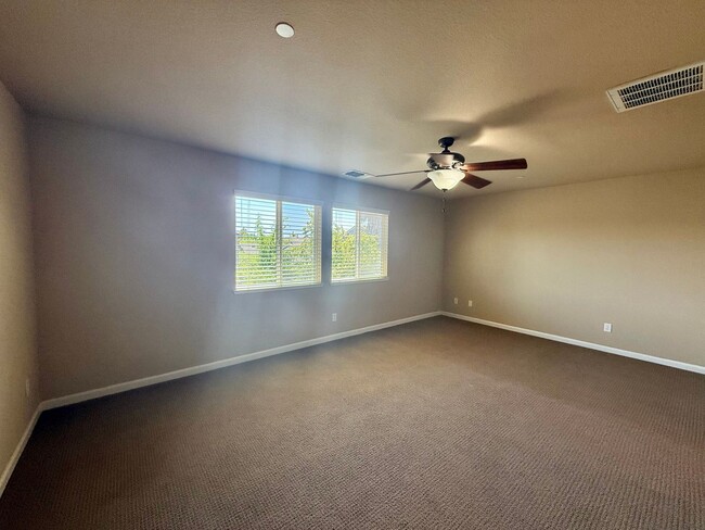 Building Photo - Charming 4 Bedroom Home in Springlake