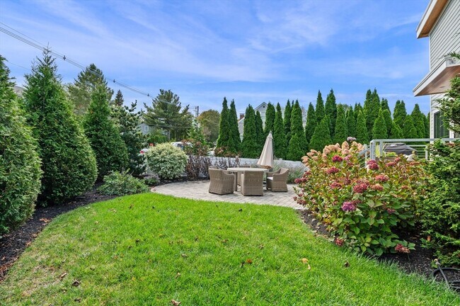 Building Photo - 99 Naugus Ave