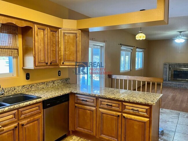 Building Photo - 4730 Cove Ct