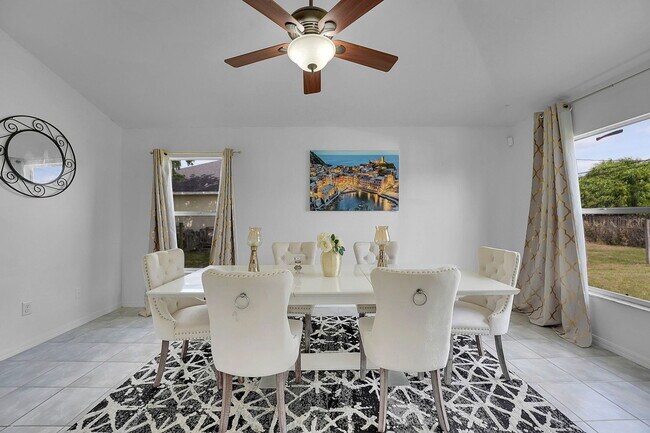 Building Photo - 333 SW Dwight Ave