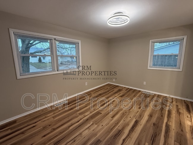 Building Photo - 5702 Mendota Dr