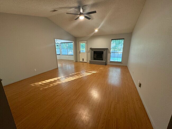 Building Photo - 3009 S Dogwood Pl