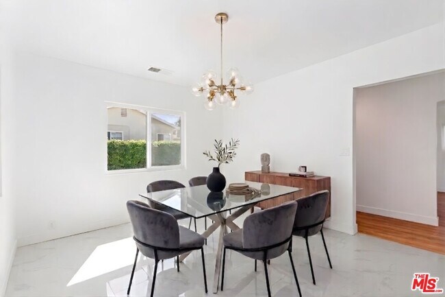 Building Photo - 2522 Armacost Ave