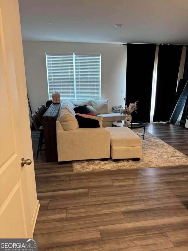 Building Photo - 536 Magnolia Cir