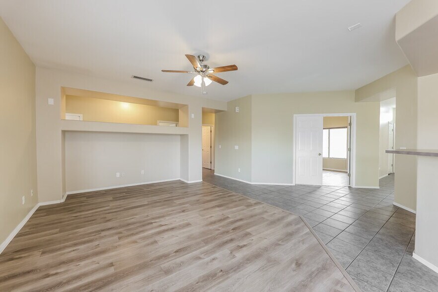 Building Photo - 5128 W Grenadine Rd