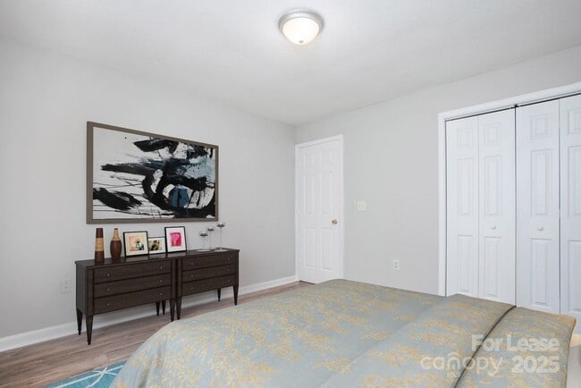 Building Photo - 315 Crown Point Dr