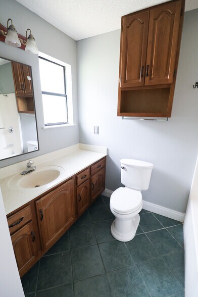 Building Photo - 137 Porter Dr