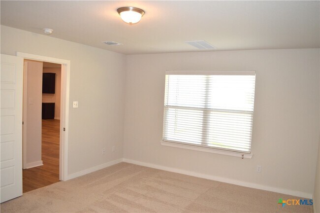 Building Photo - 1911 Meridian Lp