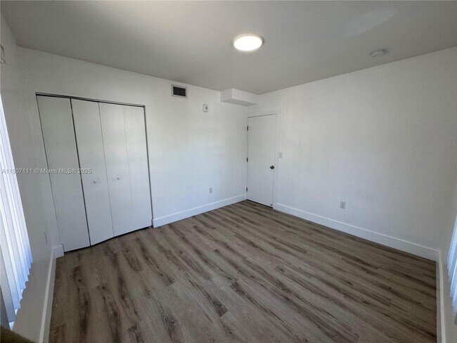 Building Photo - 1971 NW 2nd Ct