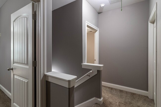 Building Photo - 530 Fifer Cir