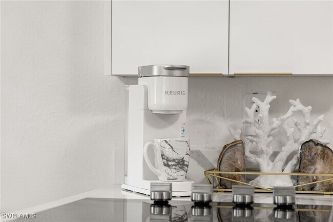 Building Photo - 175 5th Ave S