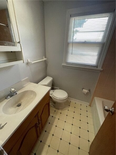 Building Photo - 214 E Spruce St