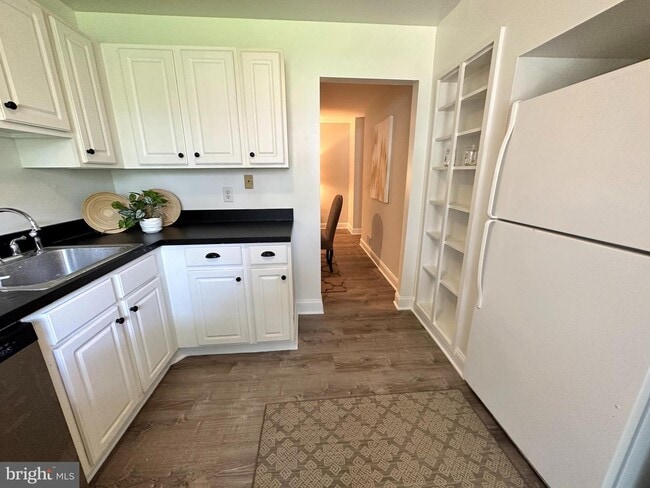 Building Photo - 349 Homeland Southway