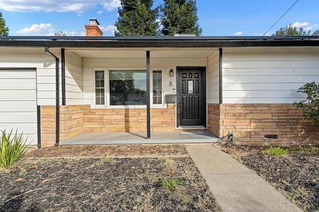 Building Photo - 8 17th St