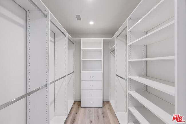 Building Photo - 1226 S Bedford St