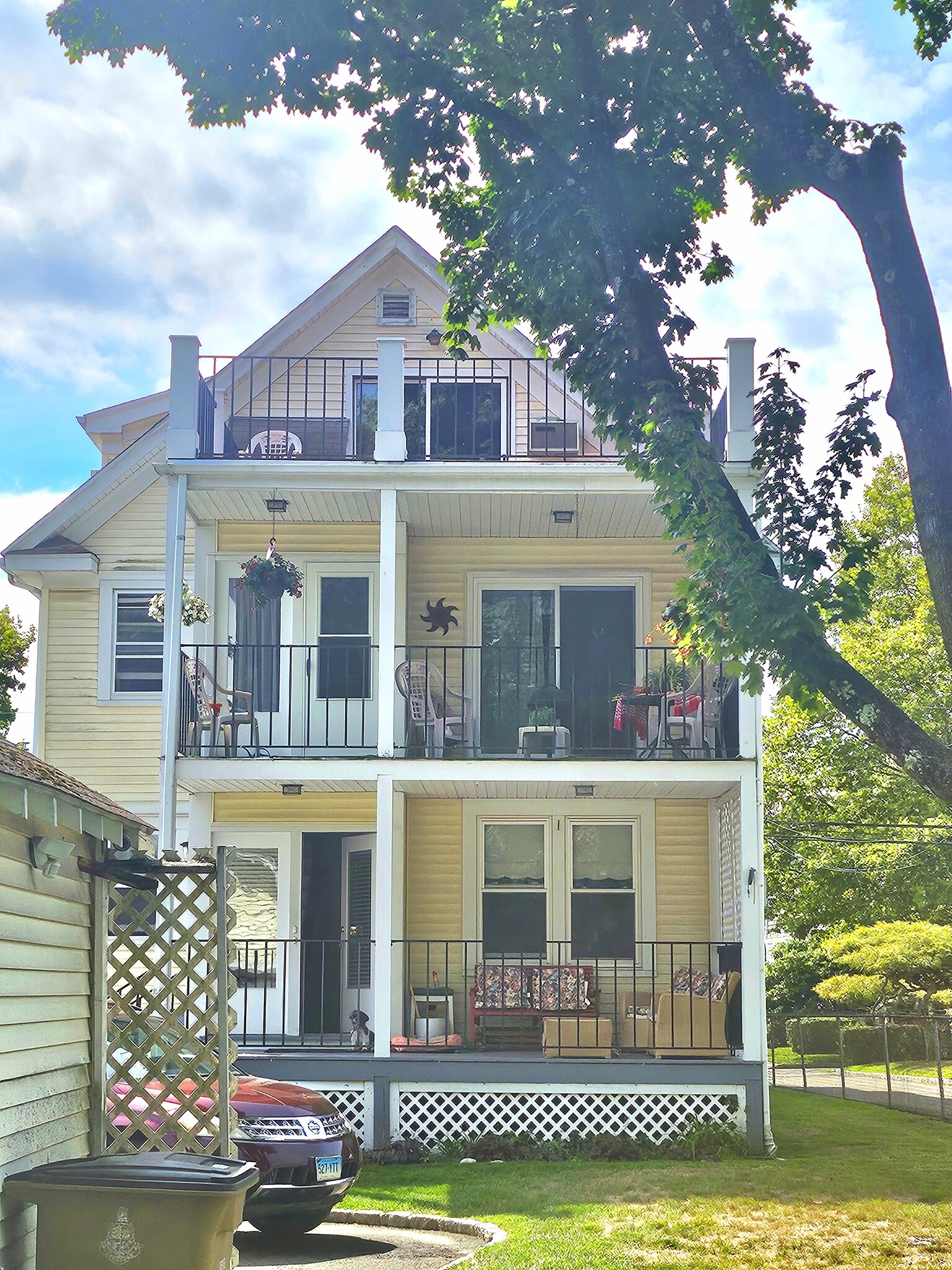 One room on 3rd floor available for MALE age 21-29 - 51 Colonial Rd