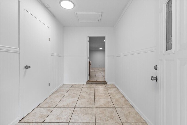 Building Photo - 2205 Island Blvd