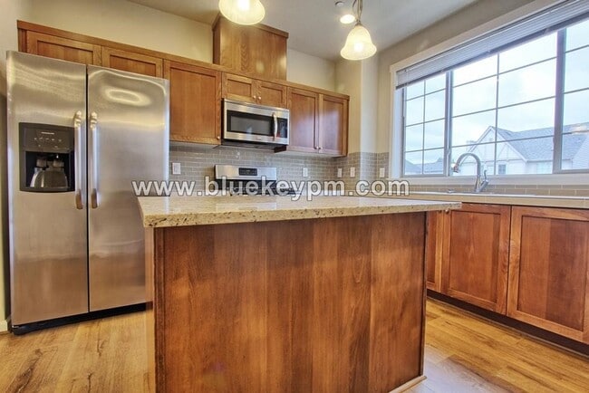 Building Photo - 2 Bed, 2.5 Baths Tri-Level Townhome with Open Office in Sherwood
