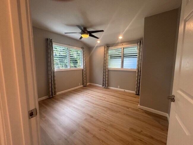 Building Photo - Gorgeous Four Bedroom / Two Bathroom On Usable Acreage