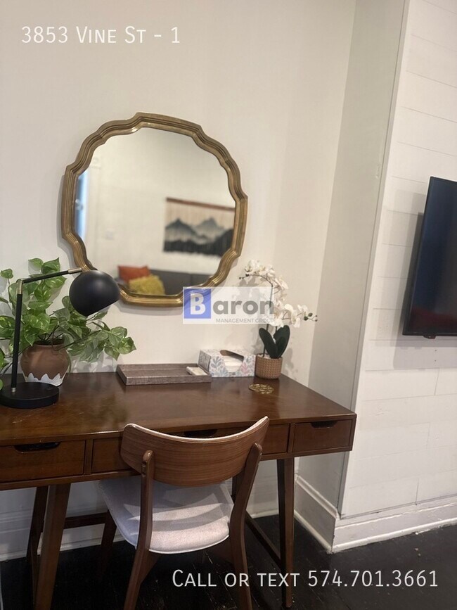 Building Photo - 3853 Vine St