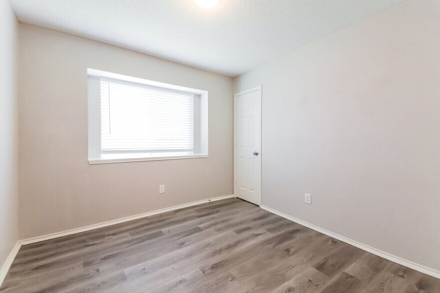 Building Photo - 1705 Green Terrace Dr